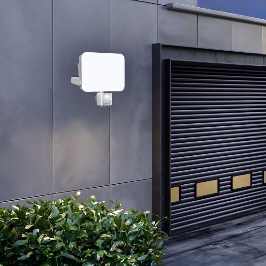 Imagine Proiector LED Slim 30W 3IN1+SENZOR IP54 ALB BR-BT60-63080